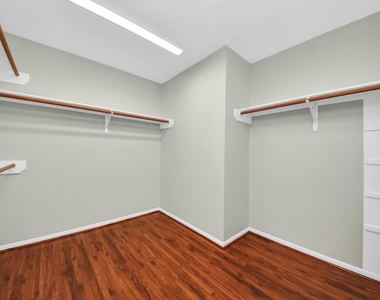 1103 Lake Shore Drive - Photo Thumbnail 16