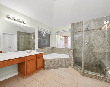 1103 Lake Shore Drive - Photo Thumbnail 13