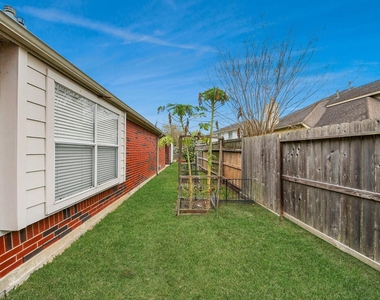 1103 Lake Shore Drive - Photo Thumbnail 28