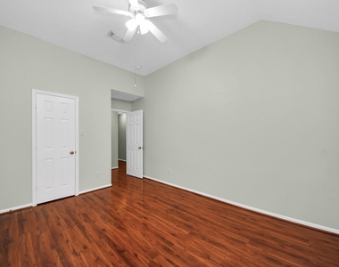 1103 Lake Shore Drive - Photo Thumbnail 17