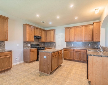 20926 Hamlet Ridge Lane - Photo Thumbnail 5