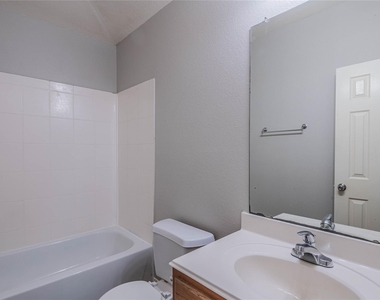 20926 Hamlet Ridge Lane - Photo Thumbnail 13