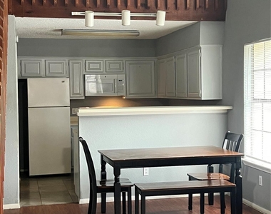 200 Pecan Drive - Photo Thumbnail 3