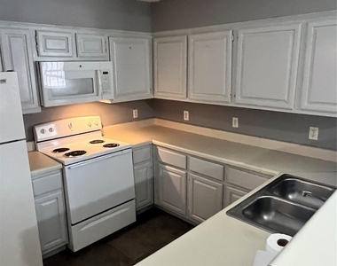200 Pecan Drive - Photo Thumbnail 1