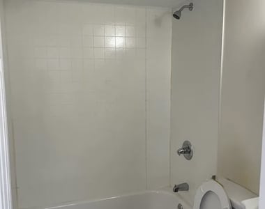 Avenue D - Photo Thumbnail 4