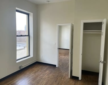 Avenue D - Photo Thumbnail 5