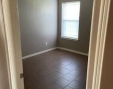 929 Crystal Dove Avenue - Photo Thumbnail 3