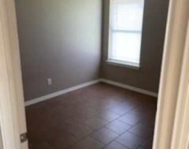 929 Crystal Dove Avenue - Photo Thumbnail 2