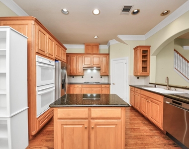 605 W Polk Street - Photo Thumbnail 10