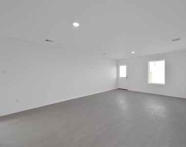 18243 Via Aurelia Drive - Photo Thumbnail 4