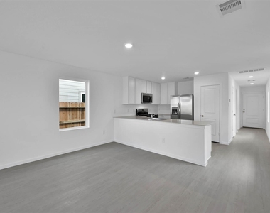 18243 Via Aurelia Drive - Photo Thumbnail 5