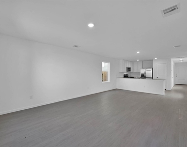 18243 Via Aurelia Drive - Photo Thumbnail 6