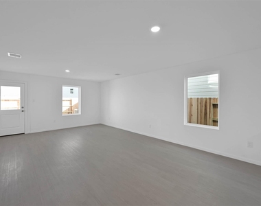 18243 Via Aurelia Drive - Photo Thumbnail 3