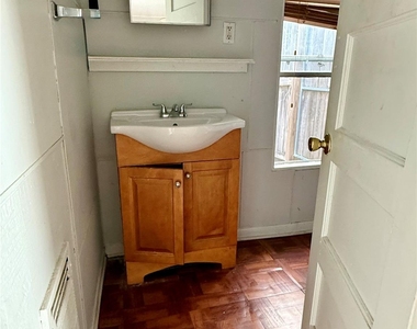 1526 Yale Street - Photo Thumbnail 5
