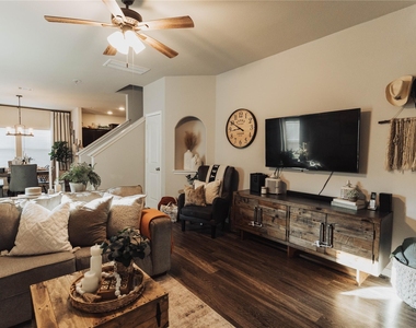 16202 Augusta Oaks Court - Photo Thumbnail 2