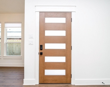 4101 Victoria Avenue - Photo Thumbnail 3