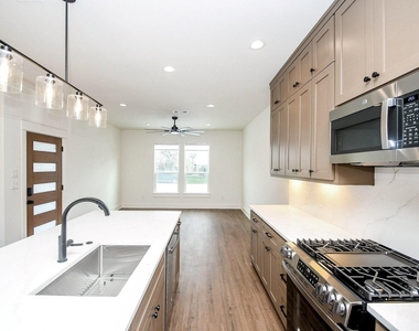 4101 Victoria Avenue - Photo Thumbnail 12