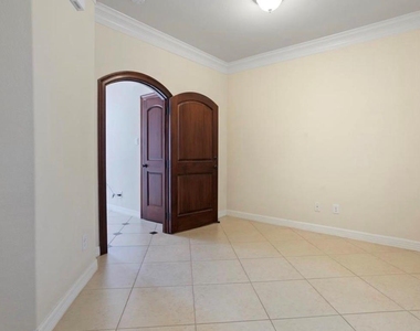 5503 Livorno Way - Photo Thumbnail 4