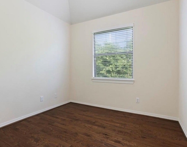 5503 Livorno Way - Photo Thumbnail 16