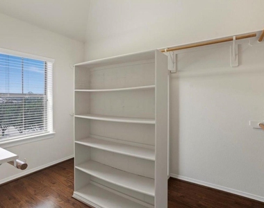 5503 Livorno Way - Photo Thumbnail 13