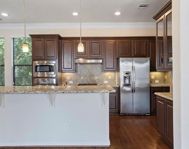 5503 Livorno Way - Photo Thumbnail 6