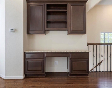 5503 Livorno Way - Photo Thumbnail 11