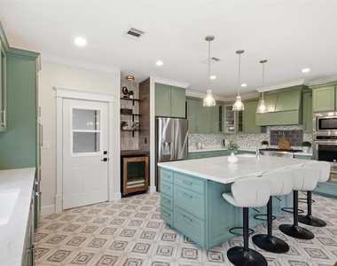 206 N Street - Photo Thumbnail 8
