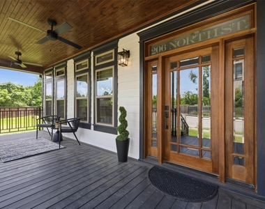 206 N Street - Photo Thumbnail 4
