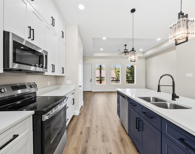 5949 Collingsworth Street - Photo Thumbnail 9