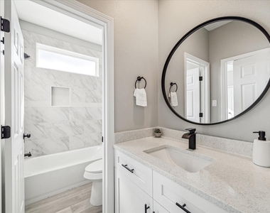 980 Randolph Street - Photo Thumbnail 18