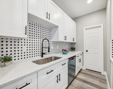 980 Randolph Street - Photo Thumbnail 6