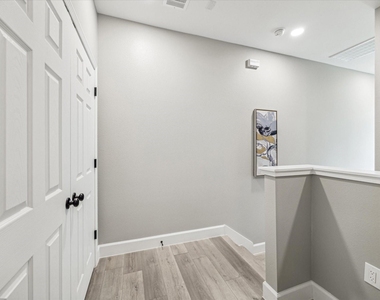 980 Randolph Street - Photo Thumbnail 15
