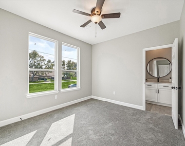 980 Randolph Street - Photo Thumbnail 16
