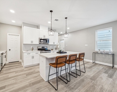 980 Randolph Street - Photo Thumbnail 5