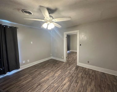 423 N Avenue A - Photo Thumbnail 4
