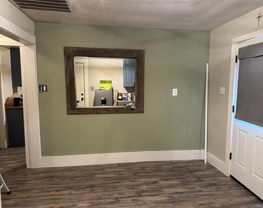 423 N Avenue A - Photo Thumbnail 2