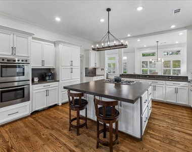 315 W 15th Street - Photo Thumbnail 12