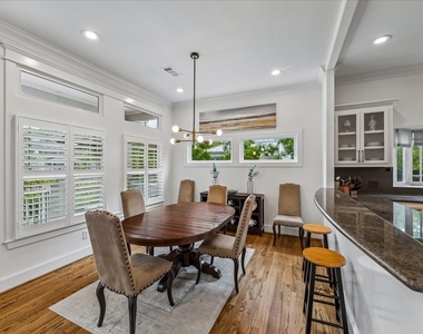 315 W 15th Street - Photo Thumbnail 3