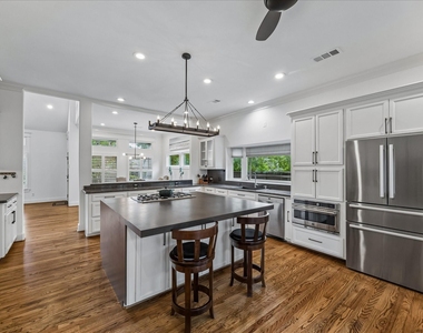 315 W 15th Street - Photo Thumbnail 25