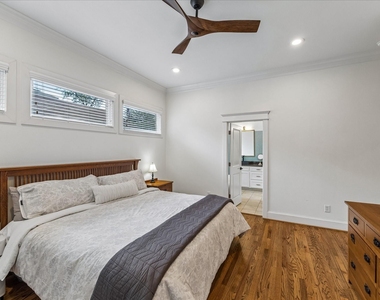 315 W 15th Street - Photo Thumbnail 16
