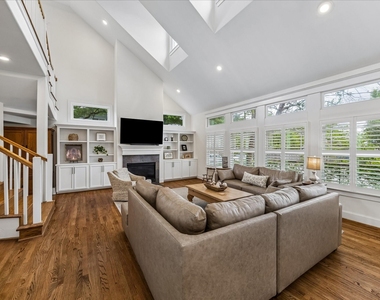 315 W 15th Street - Photo Thumbnail 15