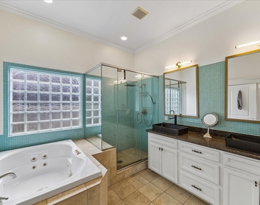 315 W 15th Street - Photo Thumbnail 1