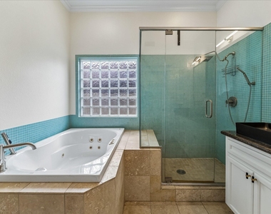 315 W 15th Street - Photo Thumbnail 18