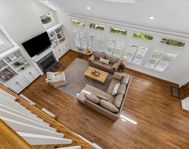 315 W 15th Street - Photo Thumbnail 24