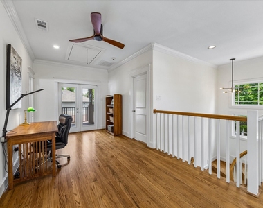 315 W 15th Street - Photo Thumbnail 7