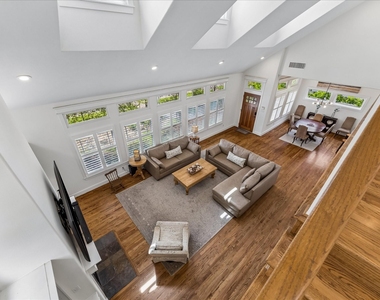 315 W 15th Street - Photo Thumbnail 13
