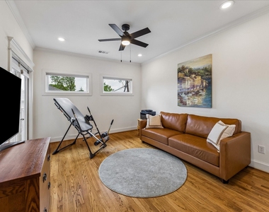315 W 15th Street - Photo Thumbnail 10