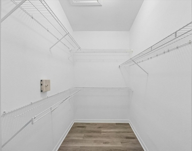 5353 Memorial Drive - Photo Thumbnail 5