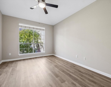 5353 Memorial Drive - Photo Thumbnail 4