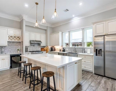 1719 Blodgett Street - Photo Thumbnail 8